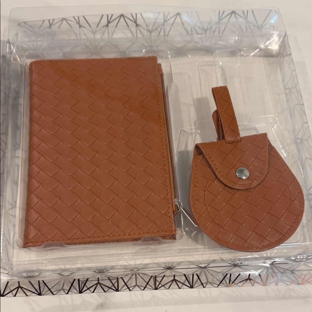 Mine Geometric Passport Wallet and Luggage Tag Set - Brown and White